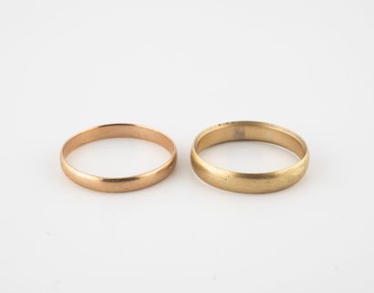 Two wedding rings in yellow gold (750) 
Total...