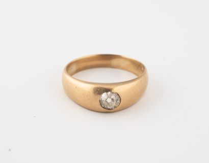 null Yellow gold (750) ring set with an old cut diamond. 

Gross weight: 6.4 g. Finger...
