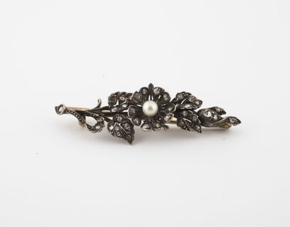  Silver (min. 800) and yellow gold (750) brooch featuring a flowering branch, adorned...