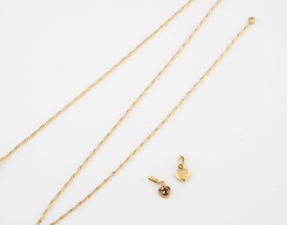 Necklace in yellow gold (750) with elongated...