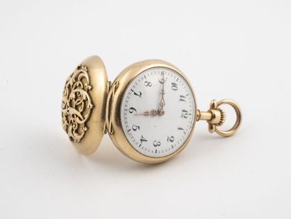  Yellow gold collar watch (750) 
Back cover with numerical decoration. 
White enamelled...