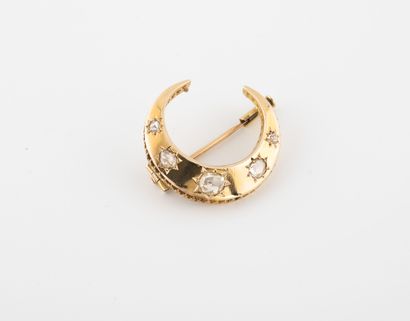  Yellow gold (750) crescent moon brooch set with rose-cut diamonds in a starburst...