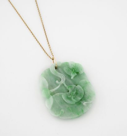 null 
Yellow gold (750) necklace, holding a large jadeite pendant carved with flowers....