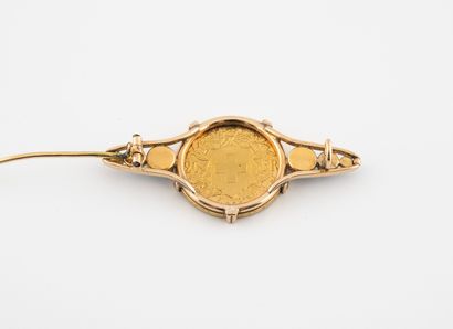 null Brooch in yellow gold (750) holding a 20 francs Swiss gold coin, Helvetia 1899,...