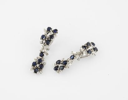 null Pair of silver earrings (min.800) featuring flowers, adorned with faceted sapphires...