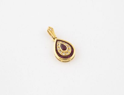 null Yellow gold (750) drop pendant set with small brilliant-cut diamonds and small...
