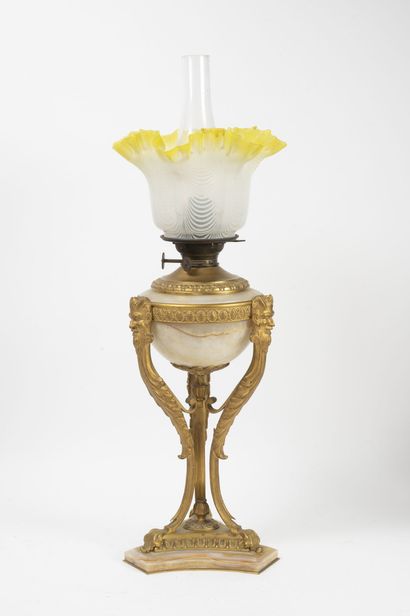 null Oil lamp in onyx and patinated and gilded bronze tripod, of cassolette form...