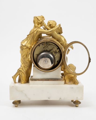 KRELZE à Paris Gilt bronze clock symbolizing the allegory of Love embraced by a garland...