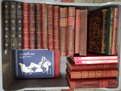 EUROPE, XIXème-XXème siècles 5 mannettes de livres : 
- deux de livres pour la Jeunesse,...