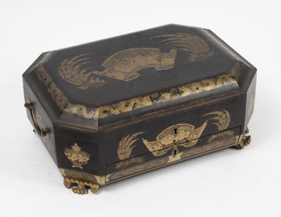 CHINE, Canton, pour le marché anglais, XIXème siècle Rectangular sewing box with...
