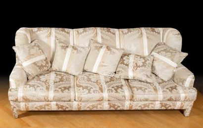 Canapé de tapissier confortable, trois places....