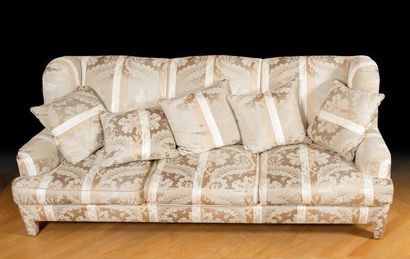 null Sofa of comfortable upholsterer, three places.

Resting on six legs (two of...