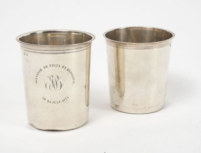 null Lot of two silver kettledrums (950): 

- A classical kettledrum with old man's...