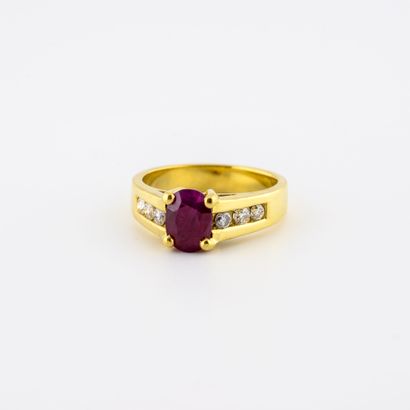 
Yellow gold (750) ring centered on a treated...