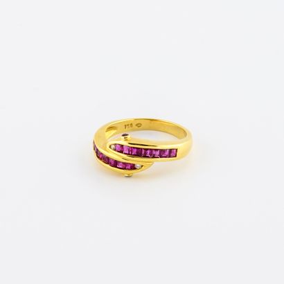 
Yellow gold (750) ring with two stylized...