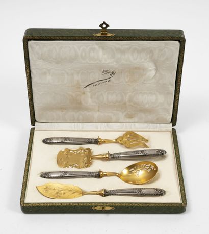 null Candy set (4 p.) in gilded metal engraved with flowers and filled silver (950)....