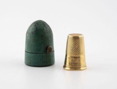 
Thimble in yellow gold (750) decorated with...
