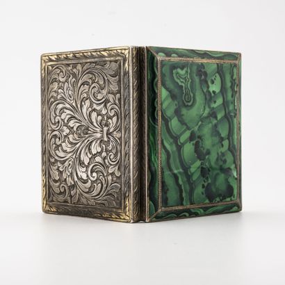 null Rectangular silver case (800) dedicated with engraved decoration of leaves,...