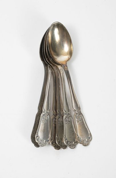 6 silver dessert spoons (950) 

Total weight...