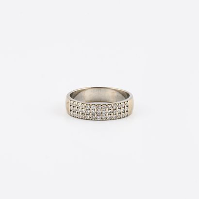 null 
Band ring in yellow gold (750) rhodium plated with three lines of small brilliant...