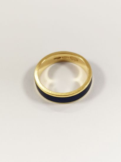 UNOAERRE 
Wedding ring in yellow gold (750) with blue enamel. 

Returned without...