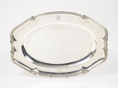 BOINTABURET Oval silver dish (950) decorated with a net with clasp and shell decorations.

Figured...