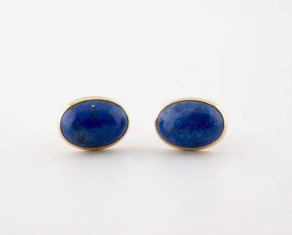 
Pair of ear studs in yellow gold (750) holding...