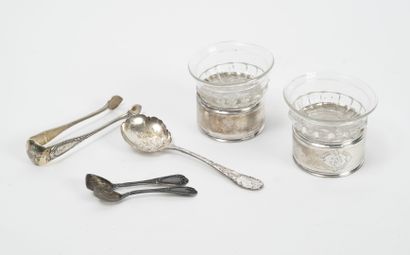 null Lot including : 

- Pair of molded glass salt and pepper dishes with gadrooned...
