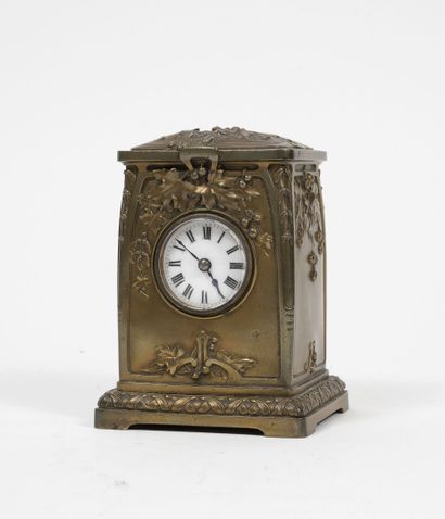 null Bronze and brass desk clock, slightly convex, decorated with autumn leaves....