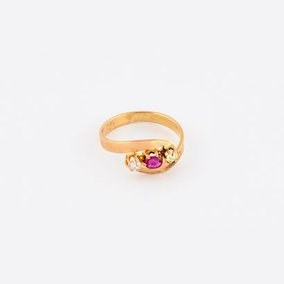 
Yellow gold (750) ring centered on an oval...