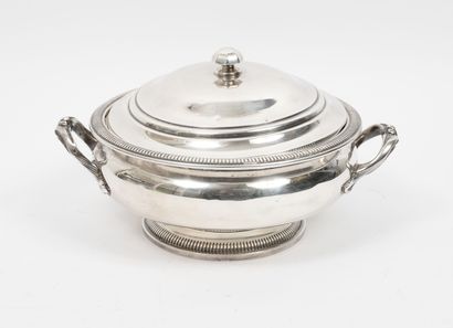 AUBRY CADORET 
Covered vegetable dish in silver (950) with gadroon decoration. 




Minerve...