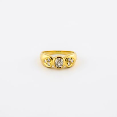 
Yellow gold (750) ring set with an old-cut...