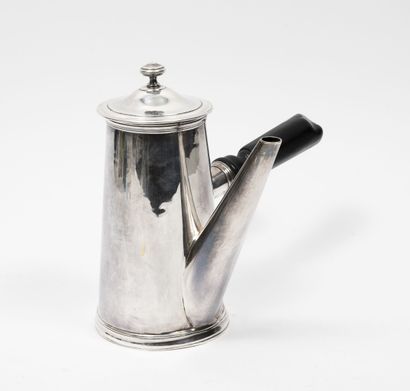 CHRISTOFLE - Cafetière et théière en métal argenté, sur piédouche, à décor de filets,...