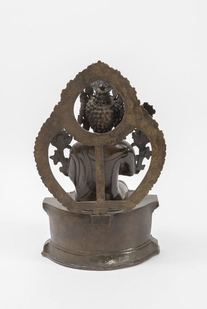 TIBET, XIXème-XXème siècles Maitreya - Bouddha assis entouré d'une mandorle amovible

Mandorle...