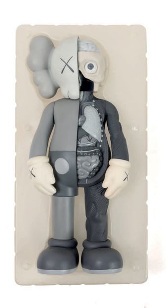 KAWS (né en 1974) Dissected Companion (Grey), 2006. Vinyle articulé peint, objet-sculpture...