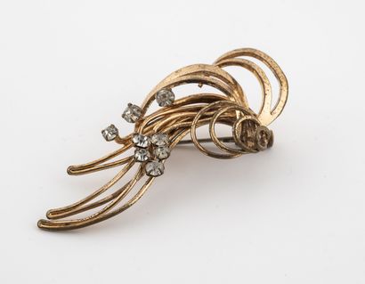Gold-plated metal brooch made of ribbons...