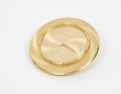 JAEGER LECOULTRE, vers 1960-1970 Desk clock in gilded brass, partially brushed.

Mechanical...
