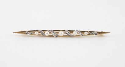 null Broche barrette en ors jaune et gris (750) de forme navette décorée de perles...