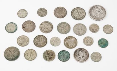RUSSIE IMPERIALE, XIXème-XXème siècles 26 pièces divisionnaires en argent ou métal.

Usures,...