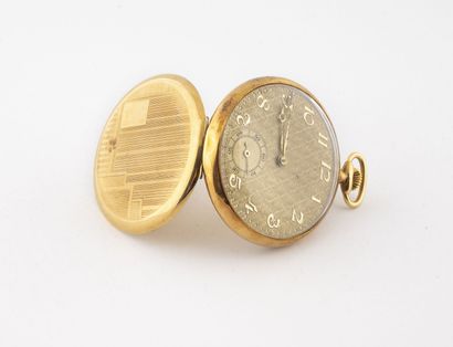 null Pocket watch in yellow gold (750).

Dial with gilded background, leaf pattern,...