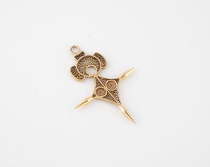 null Pendant Southern cross in yellow gold (750) filigree. 

Weight : 4.4 g. - H....