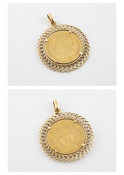 null Pendentif en or jaune (750) centré d'une pièce de 20 francs or Napoléon, 1815,...