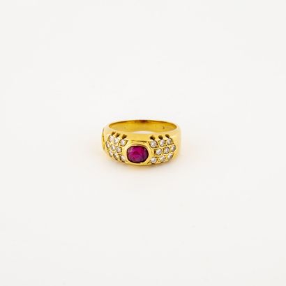 null Yellow gold (750) ring centered on a faceted oval ruby in a closed setting,...
