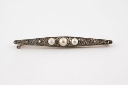 null Broche barrette en ors jaune et gris (585) de forme navette ornée de trois perles...