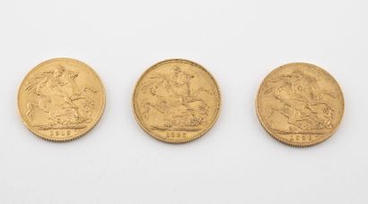 GRANDE-BRETAGNE Lot de trois souverains or :

- Deux pièces Georges V, 1913 et 1926.

-...