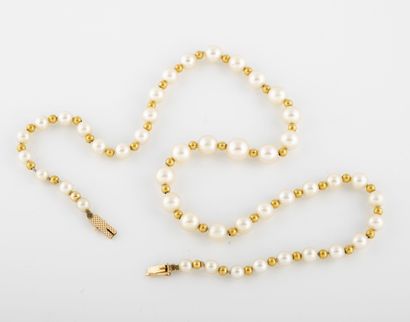 null Collier de perles de culture blanches en chute alternées de billes d'or jaune...