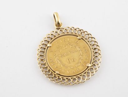 null Pendentif en or jaune (750) centré d'une pièce de 20 francs or Napoléon, 1815,...