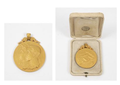 ESPAGNE, début du XXème siècle Médaille commémorative en bronze doré pour l'Exposition...