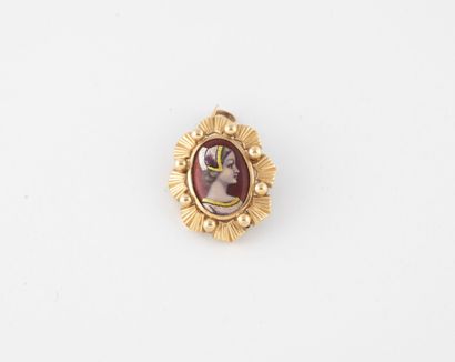 null Yellow gold (750) pendant brooch centered with an oval medallion in polychrome...