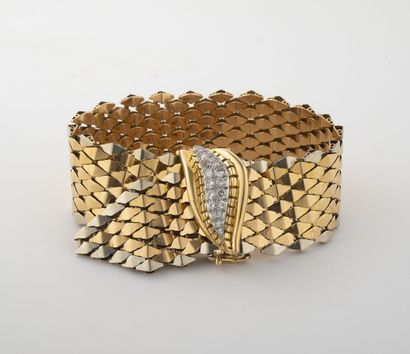 null Bracelet ceinture en or jaune (750) à motifs losangiques articulés. Fermoir...